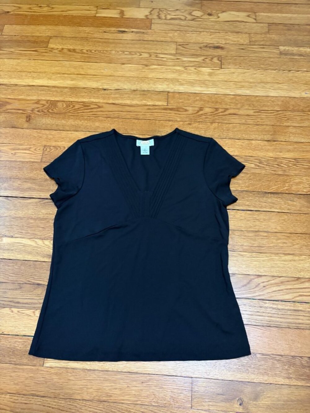 Talbots Womens Short Sleeve Top Size Medium Black V-Neck Rayon Career Blouse